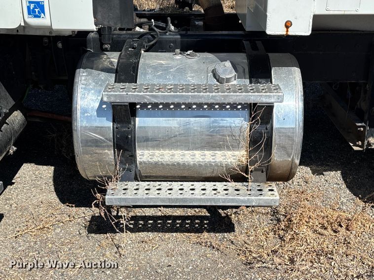 image for item FB5507 2014 Freightliner Cascadia dump truck