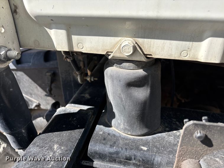 image for item FB5507 2014 Freightliner Cascadia dump truck