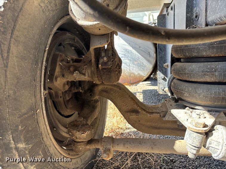 image for item FB5507 2014 Freightliner Cascadia dump truck