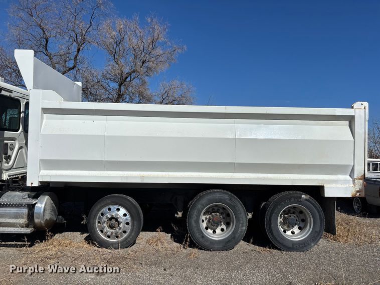 image for item FB5507 2014 Freightliner Cascadia dump truck