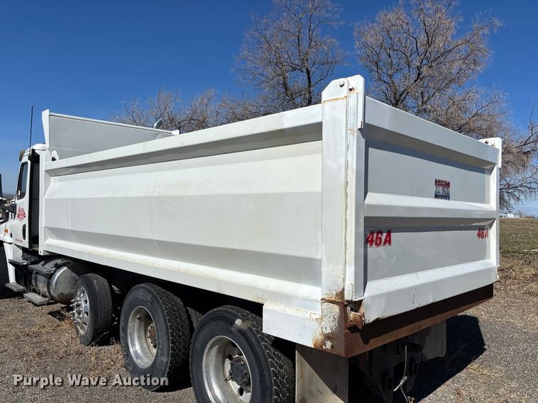 image for item FB5507 2014 Freightliner Cascadia dump truck