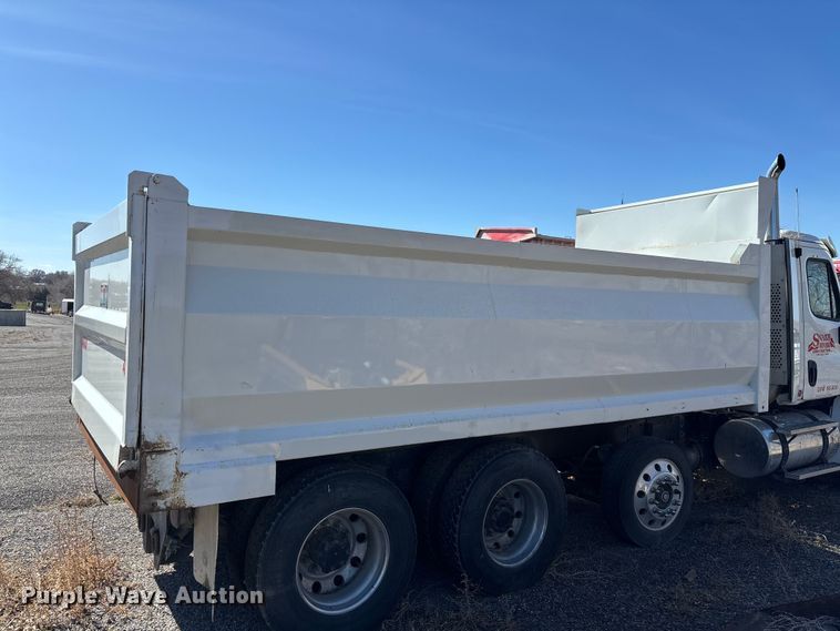 image for item FB5507 2014 Freightliner Cascadia dump truck