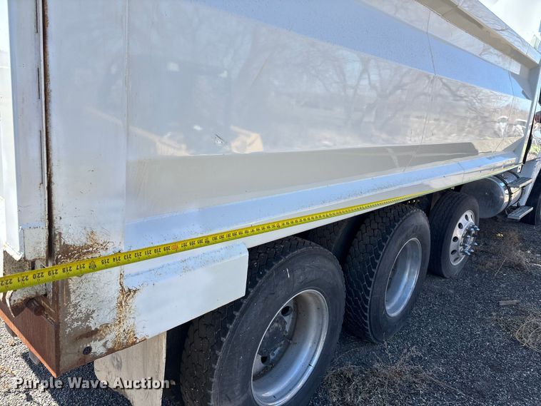 image for item FB5507 2014 Freightliner Cascadia dump truck