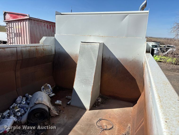 image for item FB5507 2014 Freightliner Cascadia dump truck