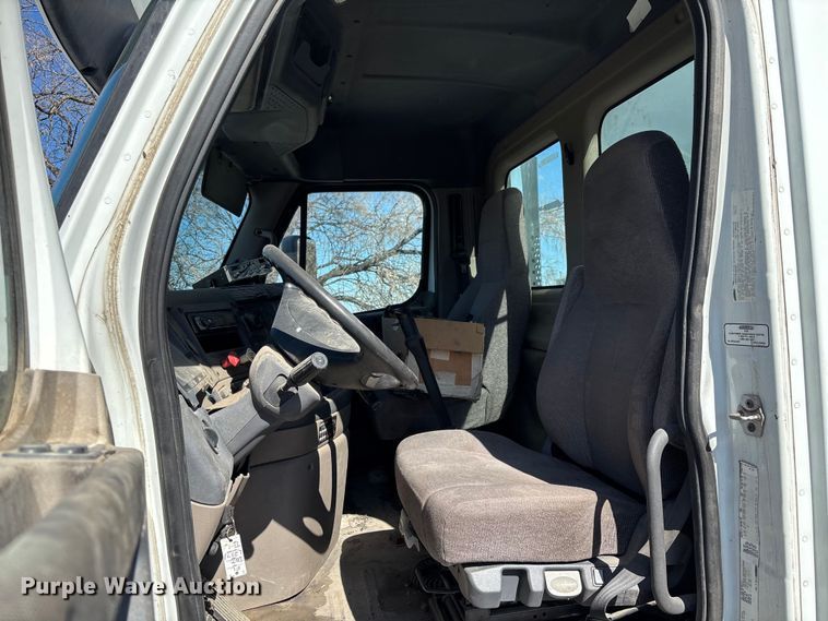 image for item FB5507 2014 Freightliner Cascadia dump truck