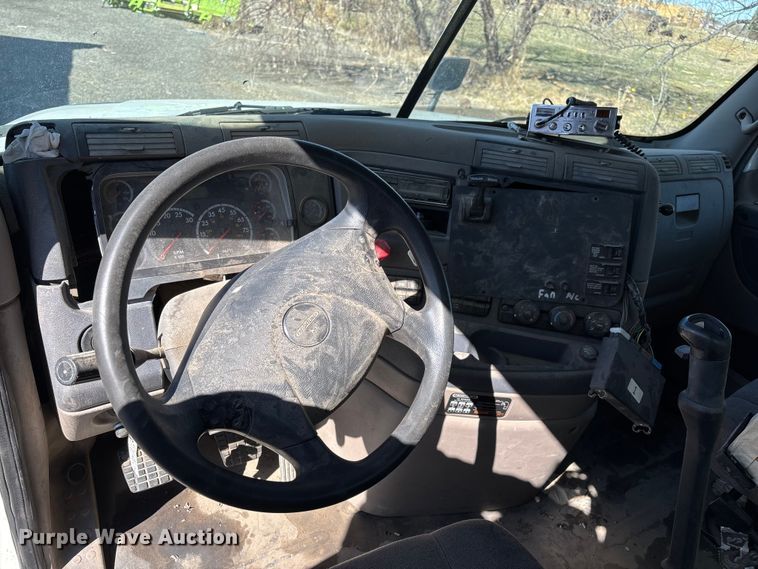 image for item FB5507 2014 Freightliner Cascadia dump truck