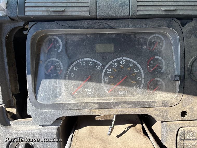 image for item FB5507 2014 Freightliner Cascadia dump truck