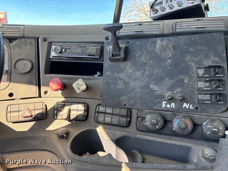 image for item FB5507 2014 Freightliner Cascadia dump truck