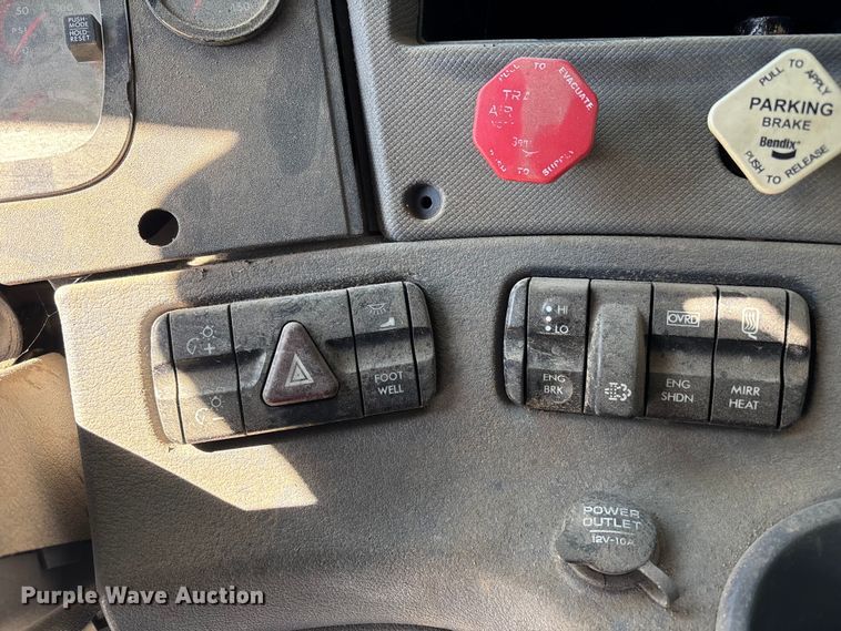 image for item FB5507 2014 Freightliner Cascadia dump truck