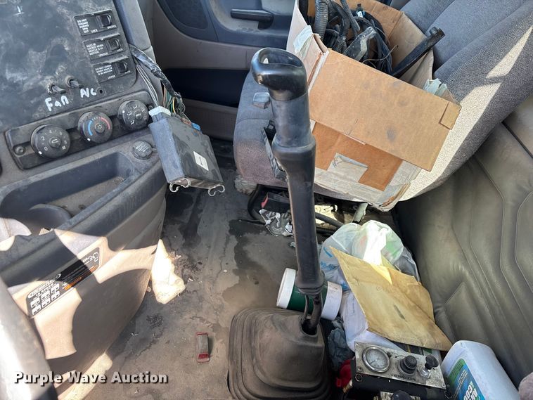 image for item FB5507 2014 Freightliner Cascadia dump truck