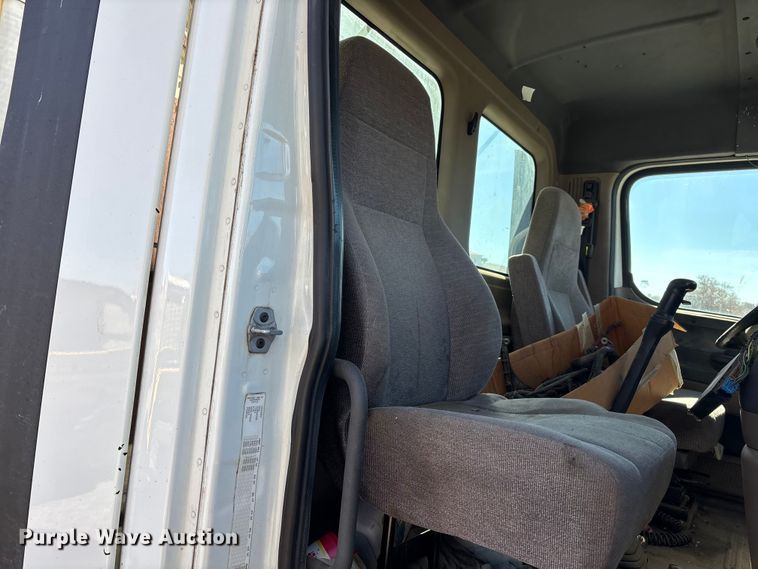 image for item FB5507 2014 Freightliner Cascadia dump truck