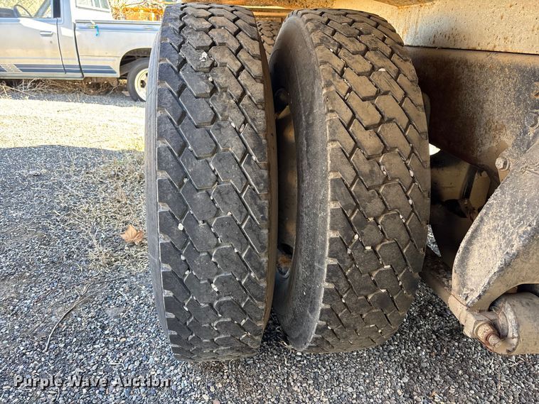 image for item FB5507 2014 Freightliner Cascadia dump truck