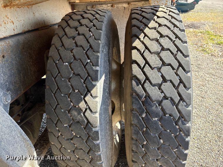 image for item FB5507 2014 Freightliner Cascadia dump truck