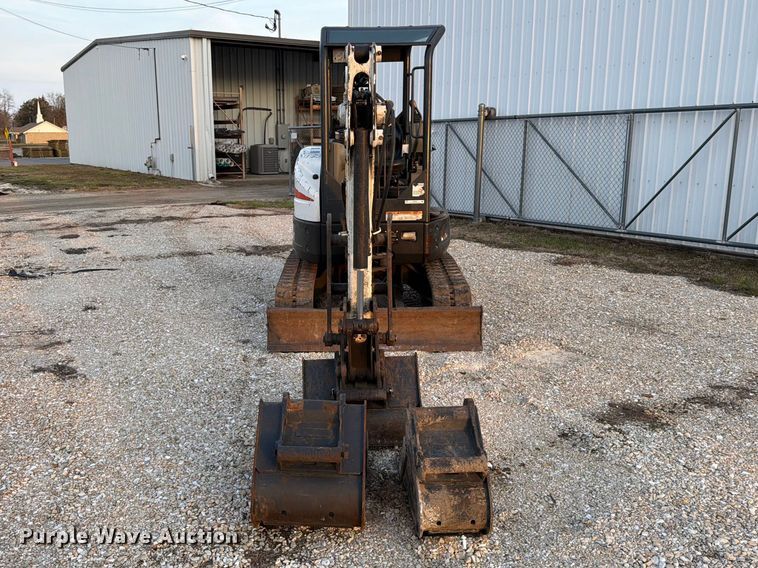 image for item FB8032 2017 Bobcat E26 mini excavator
