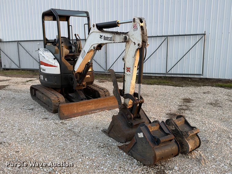 image for item FB8032 2017 Bobcat E26 mini excavator