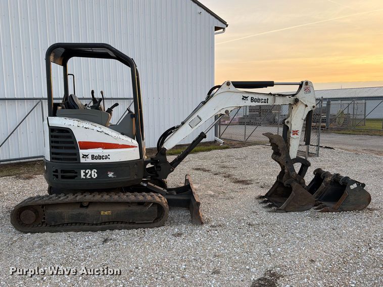 image for item FB8032 2017 Bobcat E26 mini excavator