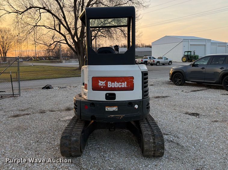 image for item FB8032 2017 Bobcat E26 mini excavator