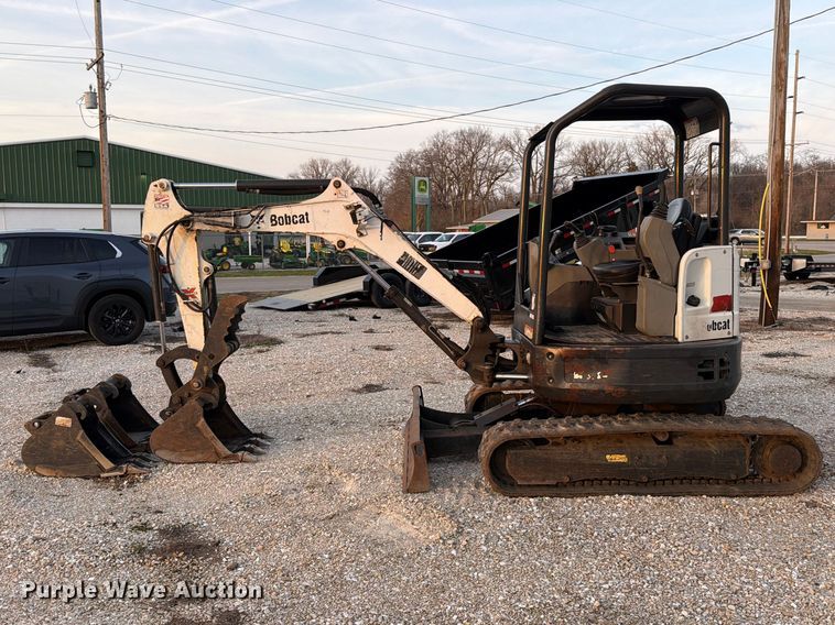 image for item FB8032 2017 Bobcat E26 mini excavator