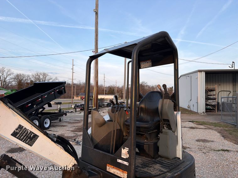 image for item FB8032 2017 Bobcat E26 mini excavator