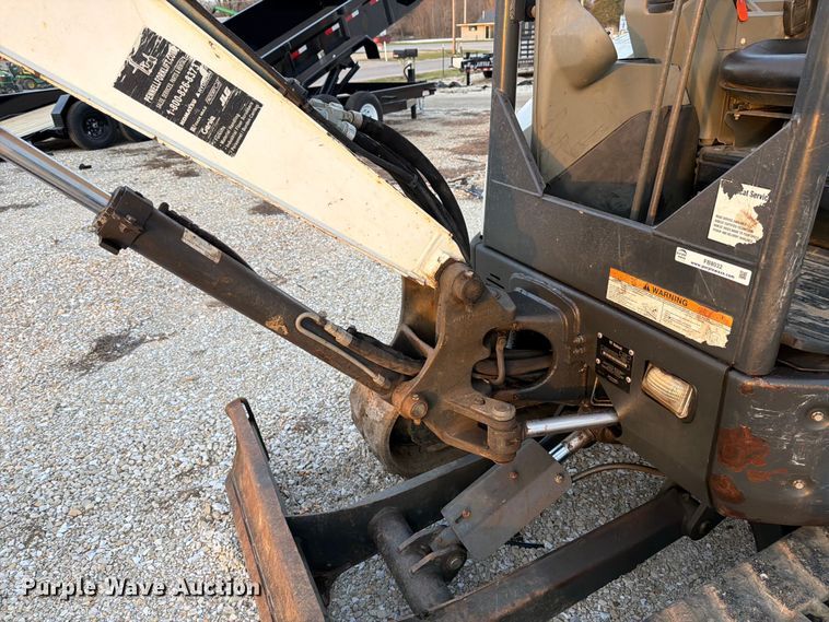 image for item FB8032 2017 Bobcat E26 mini excavator