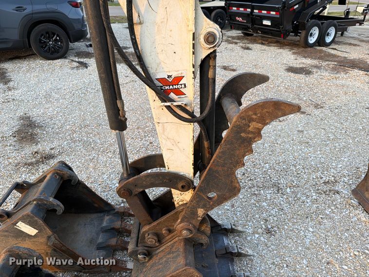 image for item FB8032 2017 Bobcat E26 mini excavator