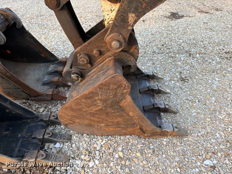 image for item FB8032 2017 Bobcat E26 mini excavator