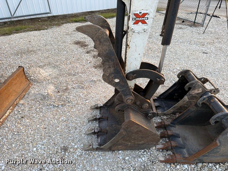 image for item FB8032 2017 Bobcat E26 mini excavator