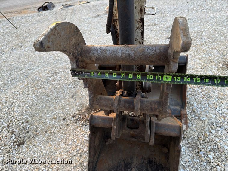 image for item FB8032 2017 Bobcat E26 mini excavator