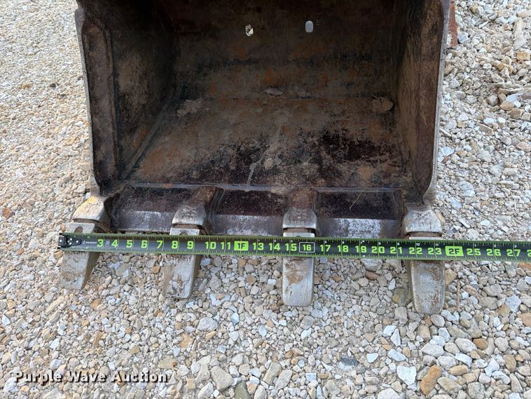 image for item FB8032 2017 Bobcat E26 mini excavator