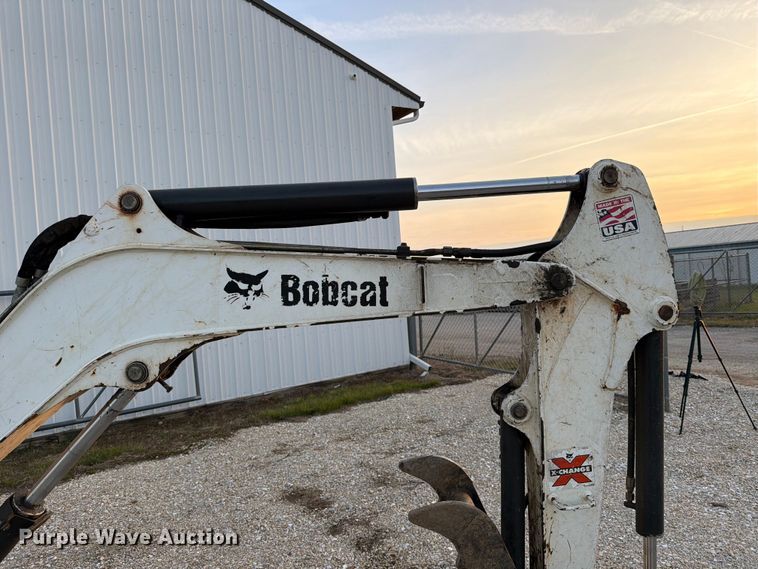 image for item FB8032 2017 Bobcat E26 mini excavator