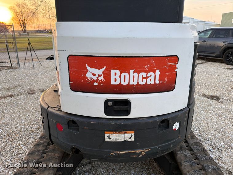 image for item FB8032 2017 Bobcat E26 mini excavator