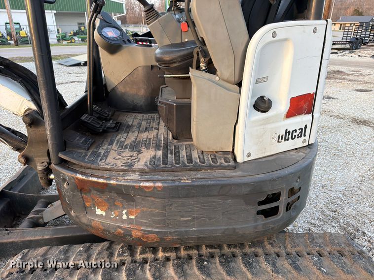 image for item FB8032 2017 Bobcat E26 mini excavator