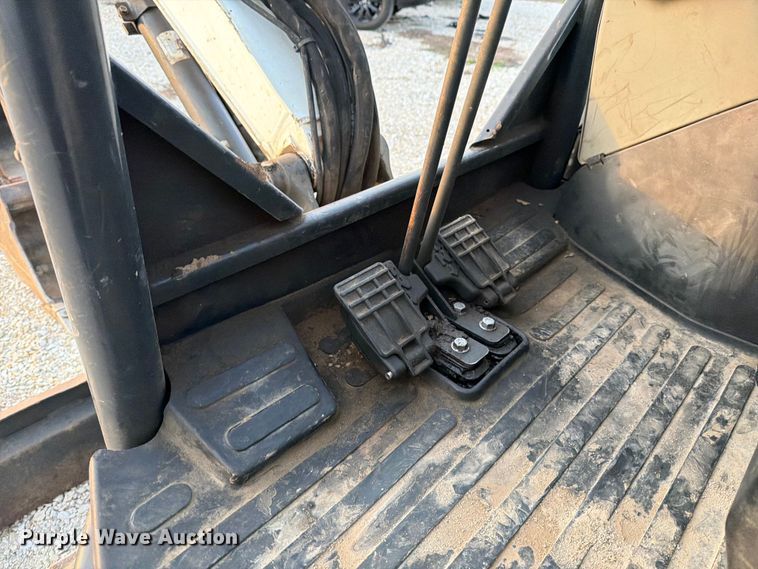 image for item FB8032 2017 Bobcat E26 mini excavator