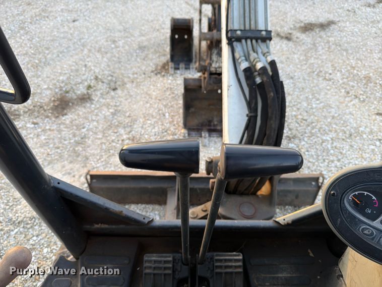 image for item FB8032 2017 Bobcat E26 mini excavator