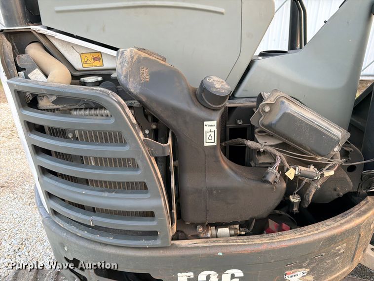 image for item FB8032 2017 Bobcat E26 mini excavator