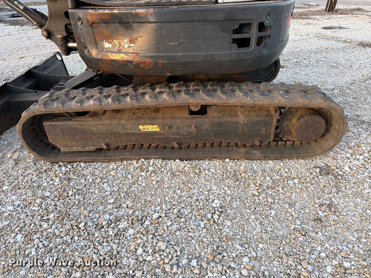 image for item FB8032 2017 Bobcat E26 mini excavator