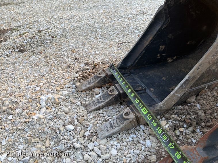 image for item FB8032 2017 Bobcat E26 mini excavator