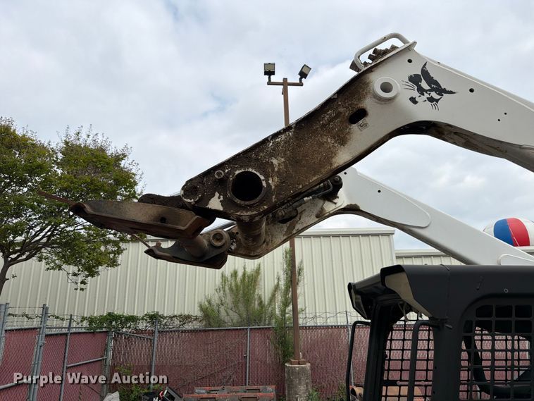 image for item FB8058 2019 Bobcat T650 tracked skid steer loader
