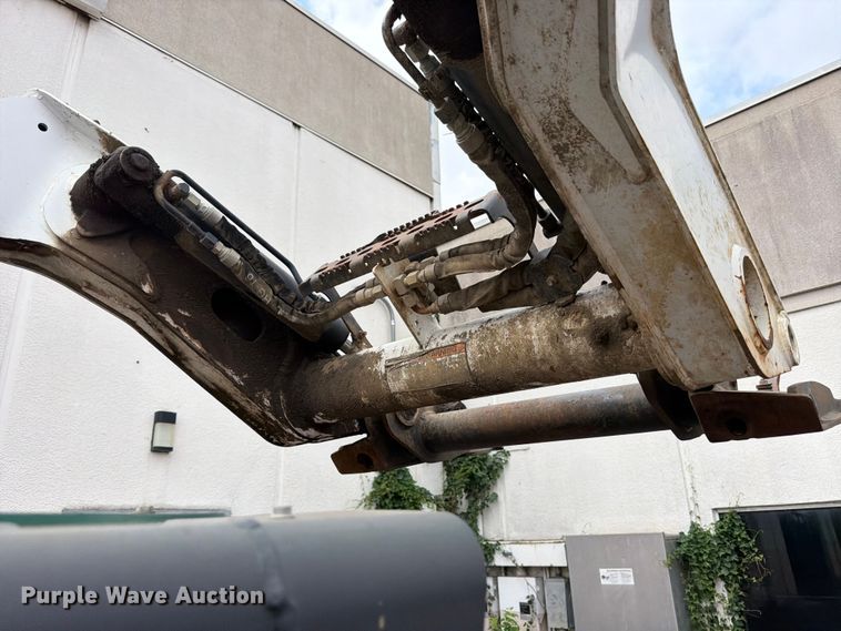 image for item FB8058 2019 Bobcat T650 tracked skid steer loader