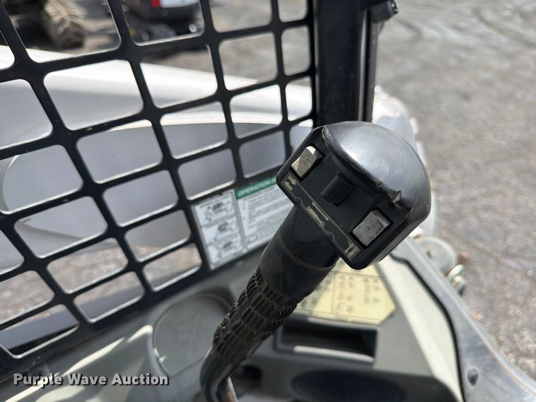 image for item FB8061 2016 Bobcat T750 tracked skid steer loader