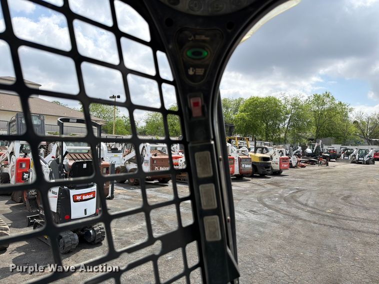 image for item FB8061 2016 Bobcat T750 tracked skid steer loader