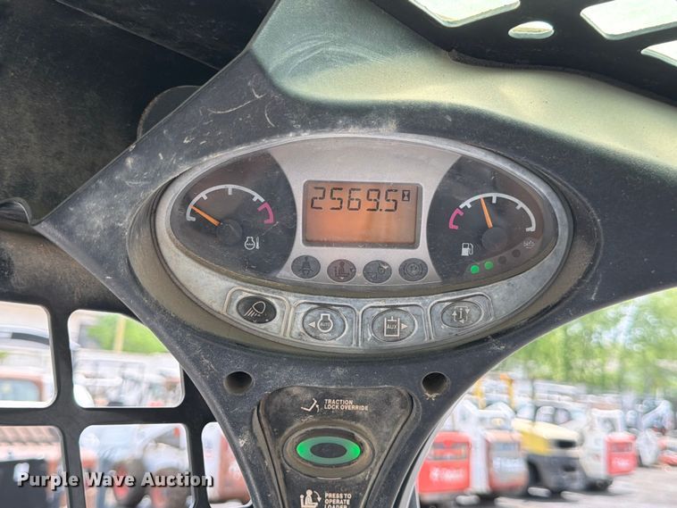 image for item FB8061 2016 Bobcat T750 tracked skid steer loader