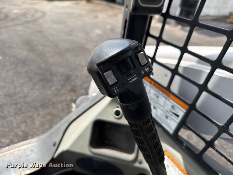 image for item FB8061 2016 Bobcat T750 tracked skid steer loader