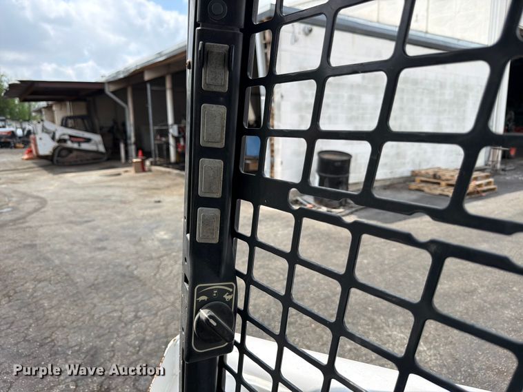 image for item FB8061 2016 Bobcat T750 tracked skid steer loader