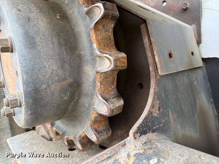 image for item FB8061 2016 Bobcat T750 tracked skid steer loader