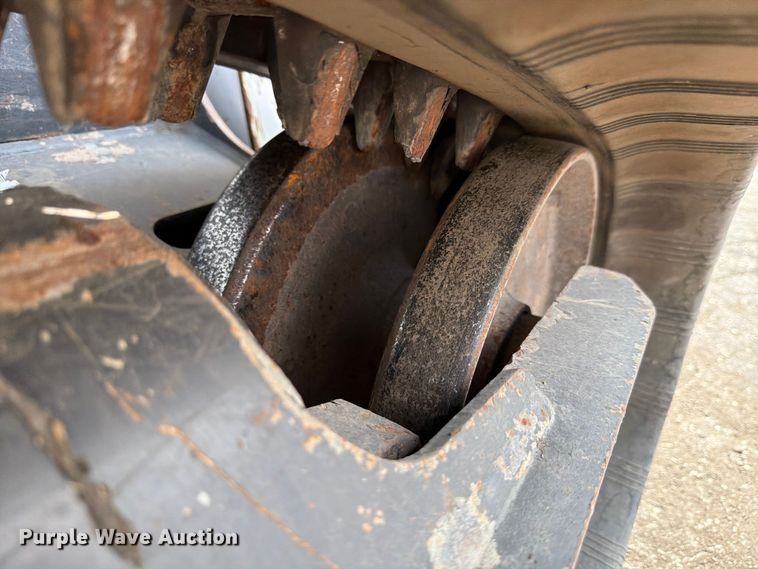 image for item FB8061 2016 Bobcat T750 tracked skid steer loader