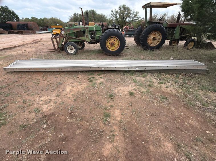 image for item FB8065 (2) 24' x 24