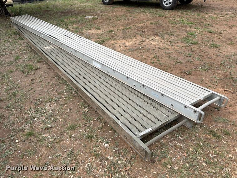 image for item FB8065 (2) 24' x 24