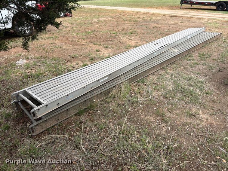 image for item FB8065 (2) 24' x 24