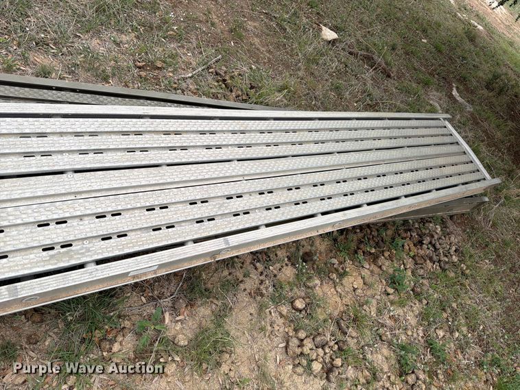 image for item FB8065 (2) 24' x 24